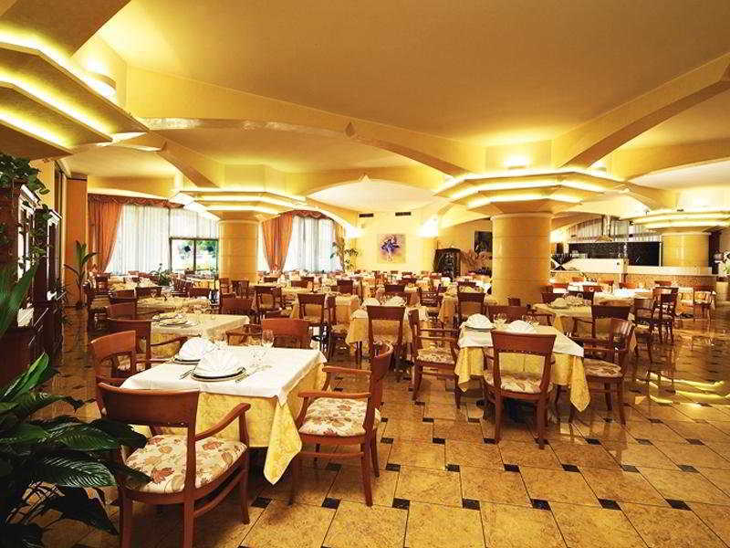 Hotel Antares Sport Beauty & Wellness Villafranca di Verona Esterno foto